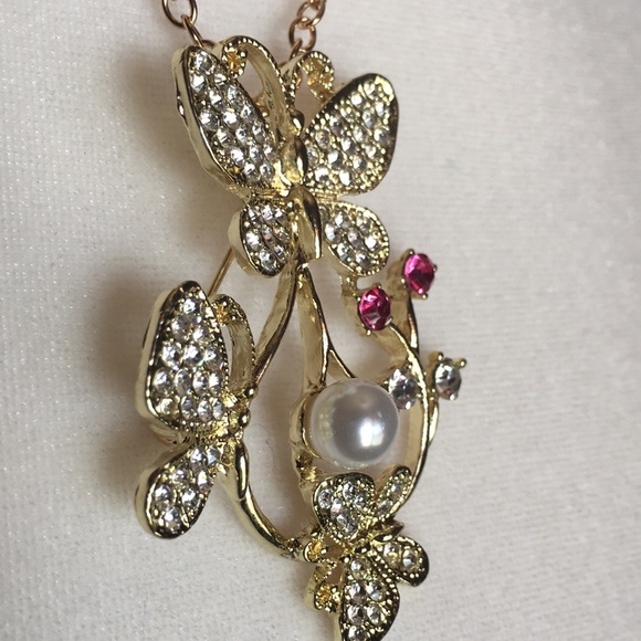 Rhinestone Butterfly Pearl Necklace/Brooch - Picture 4 of 16